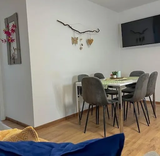 Modernes Mit Balkon, Parkplatz Und Smart Tv Bis Zu 10 Personen דירה ויינשטאדט